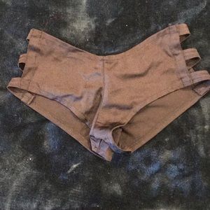 iHeartRaves side cut scrunch back booty shorts